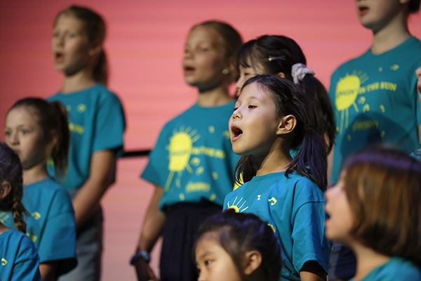 Kids singing