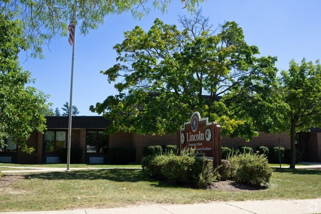 Front view of Lincoln Elementary School in Palatine, IL